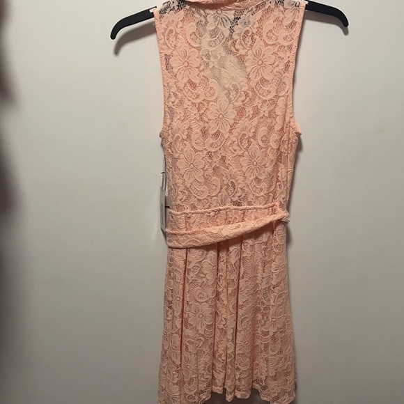 New dress with tags sleeveless lace - Picture 5 of 5